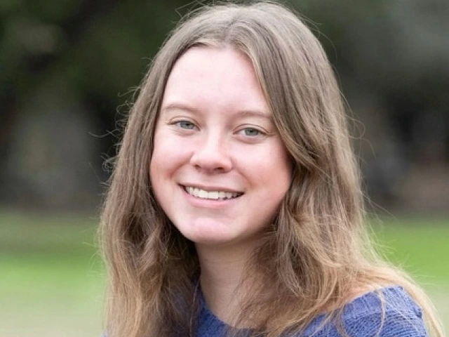 Elena Bosquez Headshot